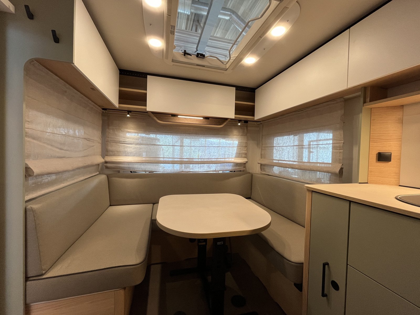 Caravane LMC Style 440 D | pack douche | pack batterie | chauffage gaz/électrique – Image 3