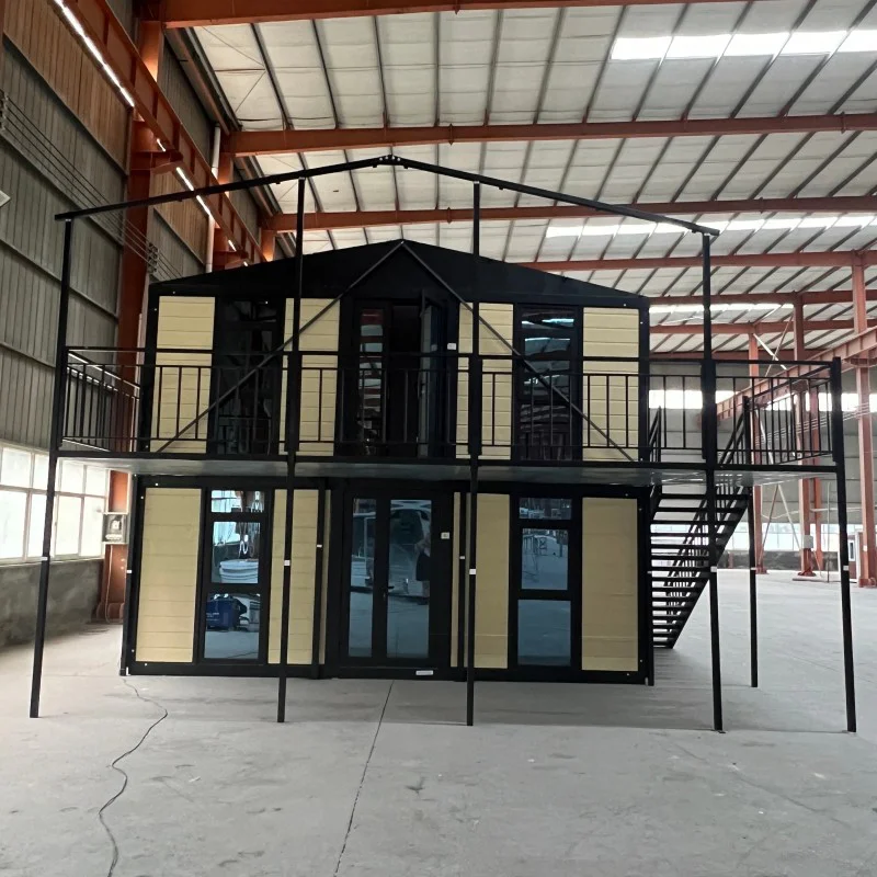 Conteneur maison de 32 m² deux étages Fenêtre en baie et balcon.