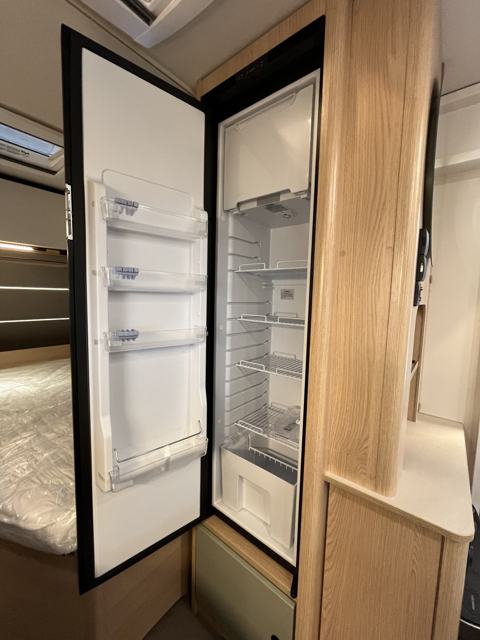 Caravane LMC Style 440 D | pack douche | pack batterie | chauffage gaz/électrique – Image 6